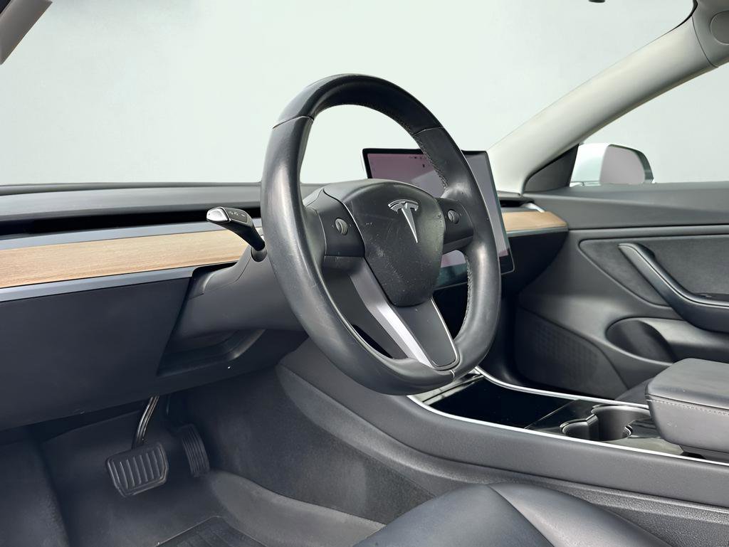 Used 2018 Tesla Model 3 Mid Range image 2