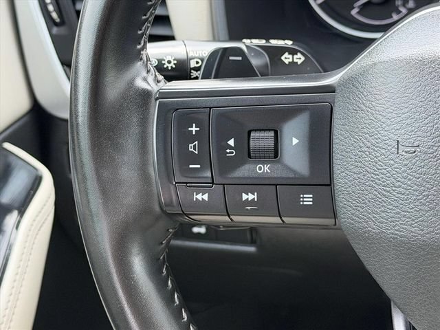 Used 2025 Nissan Rogue SV AWD/4WD image 13