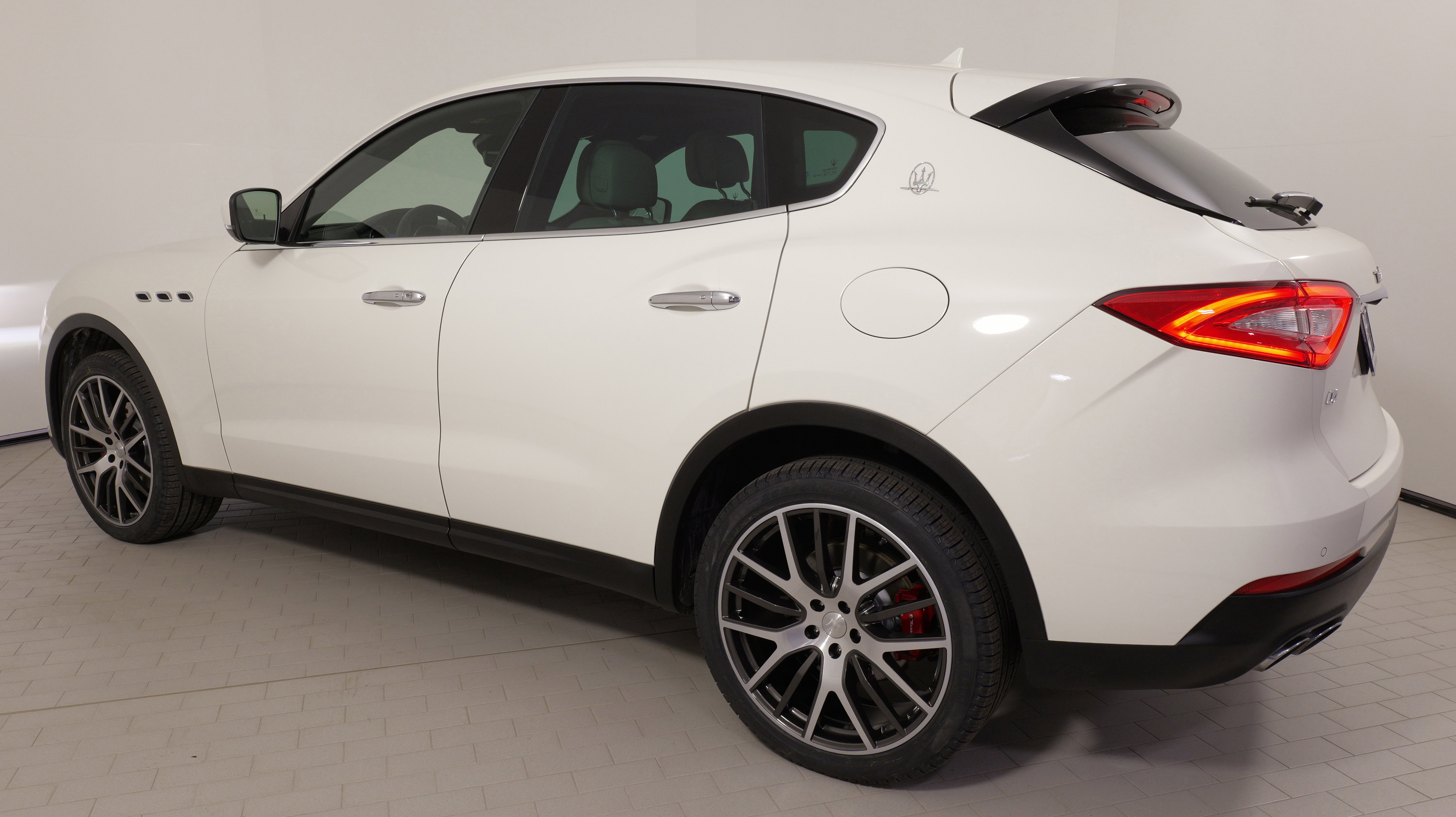 Used 2018 Maserati Levante image 15
