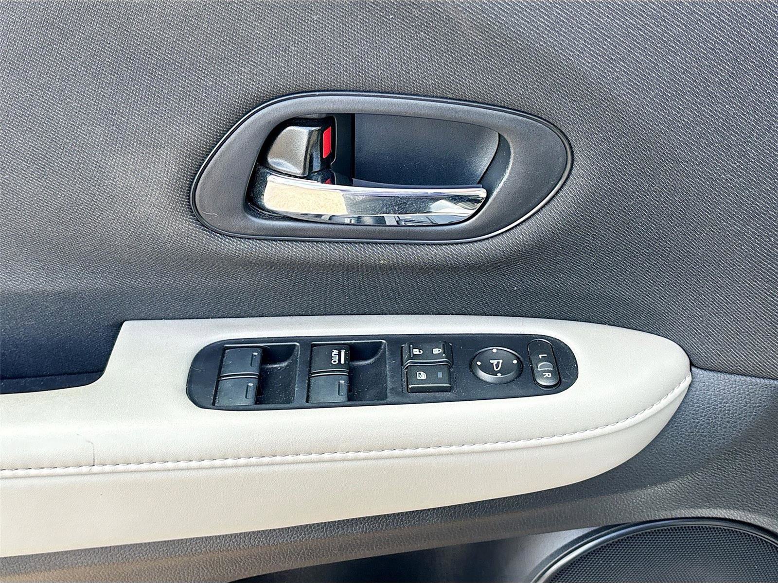 Used 2019 Honda HR-V LX image 17