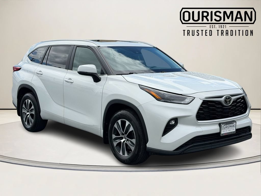 Used 2023 Toyota Highlander XLE FWD image 1