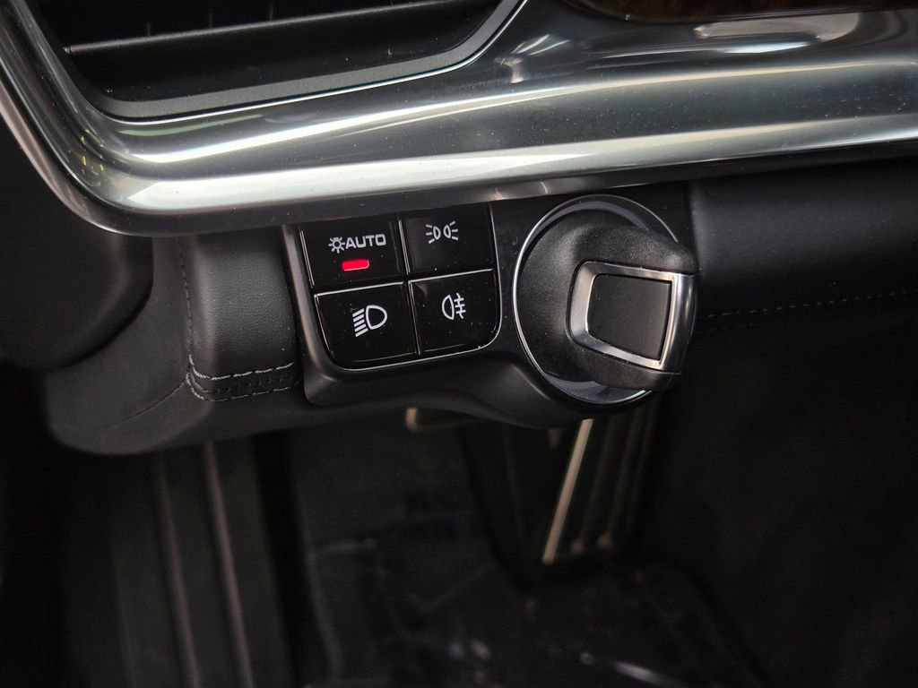 Used 2021 Porsche Panamera 4S image 24