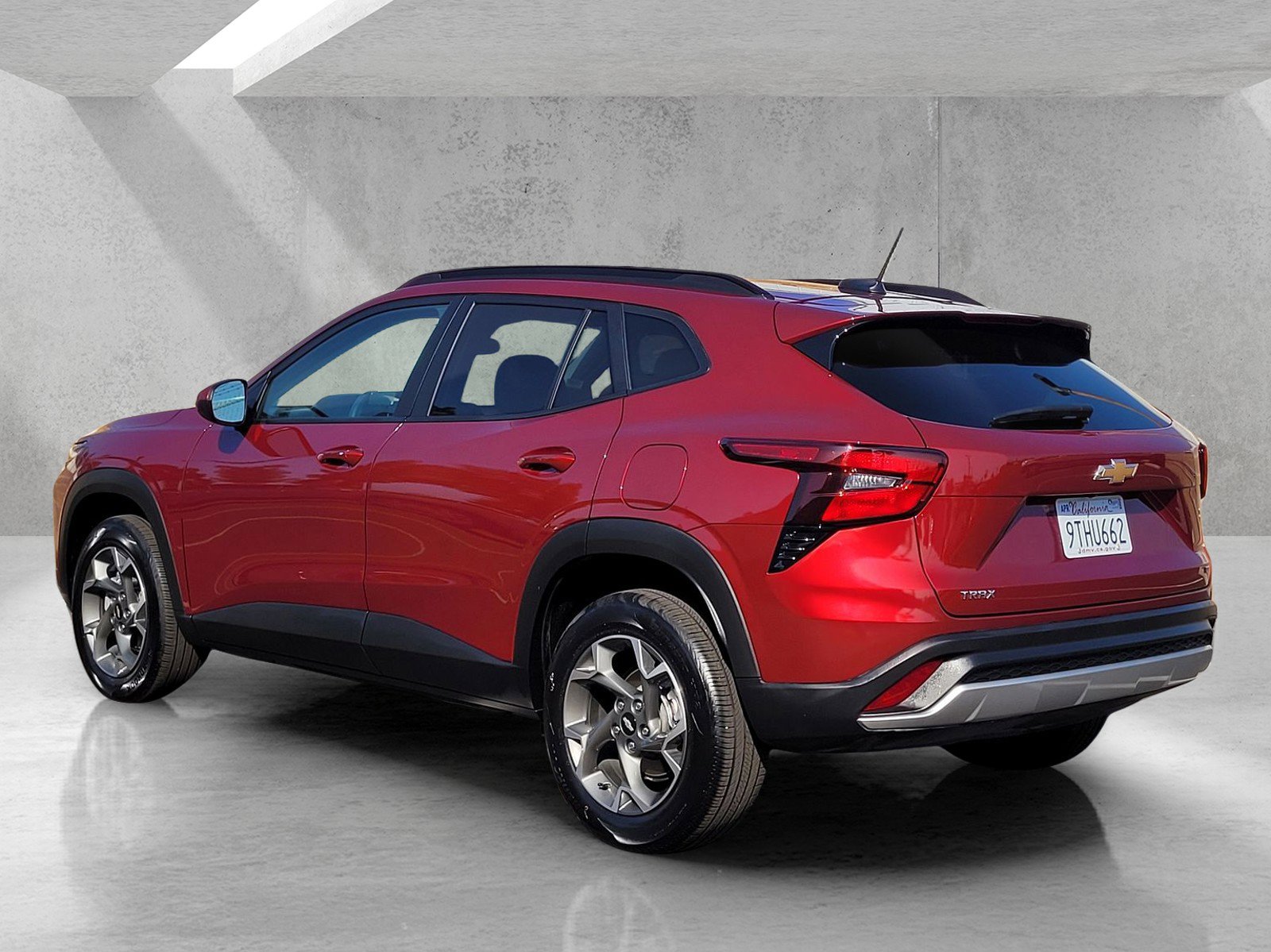 Used 2025 Chevrolet Trax LT w/ LT Convenience Package image 6