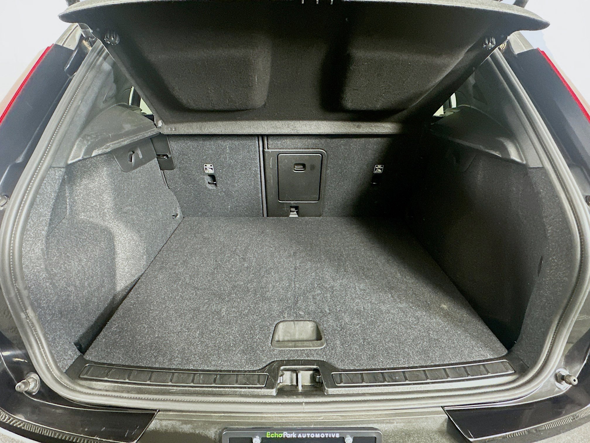 Used 2024 Volvo XC40 B5 Core image 28