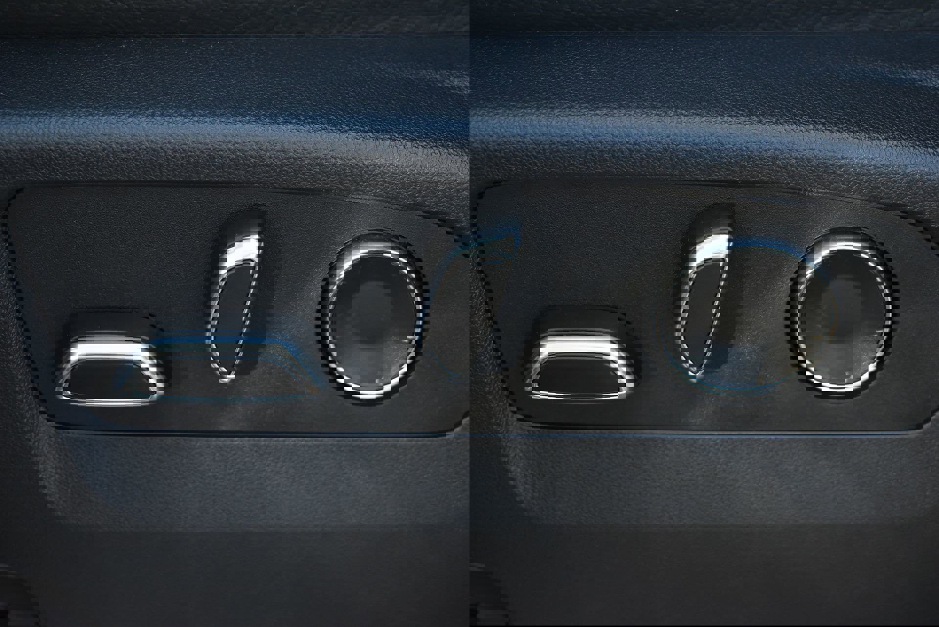 Used 2025 GMC Sierra 3500 Denali w/ Denali Reserve Package AWD/4WD image 13