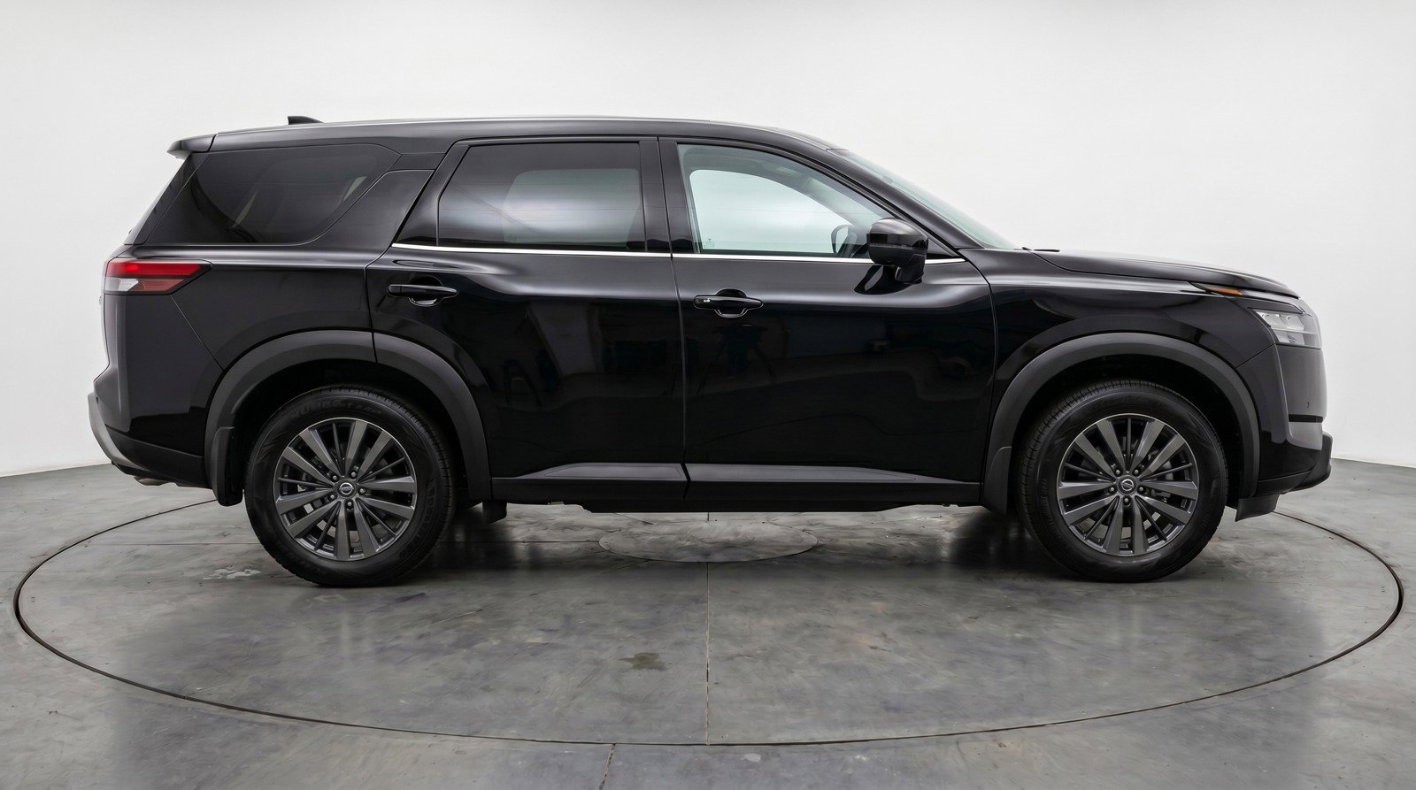 Used 2025 Nissan Pathfinder SV FWD image 11