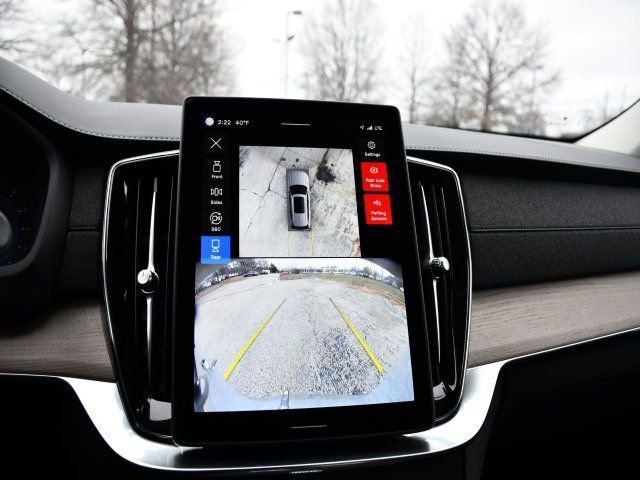 Certified 2025 Volvo XC90 B6 Plus image 13