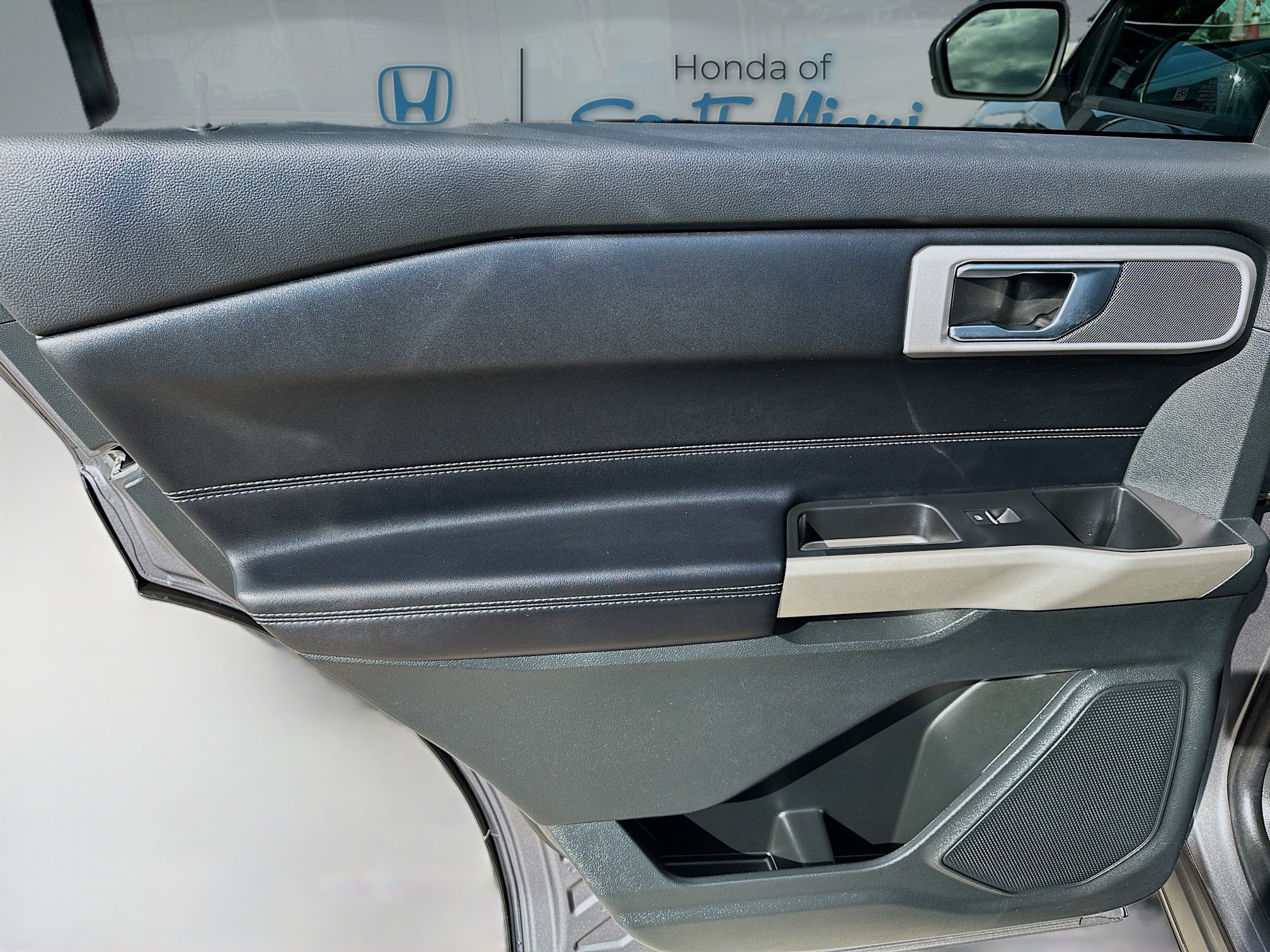 Used 2021 Ford Explorer XLT image 25