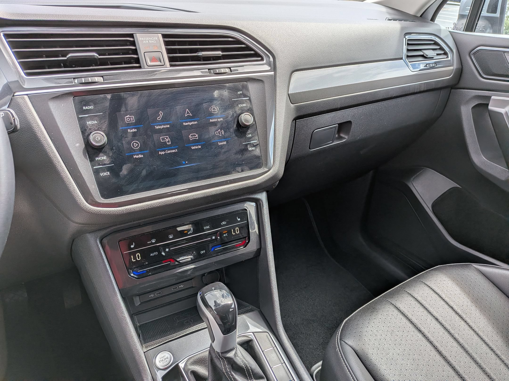 Used 2024 Volkswagen Tiguan SE FWD image 21