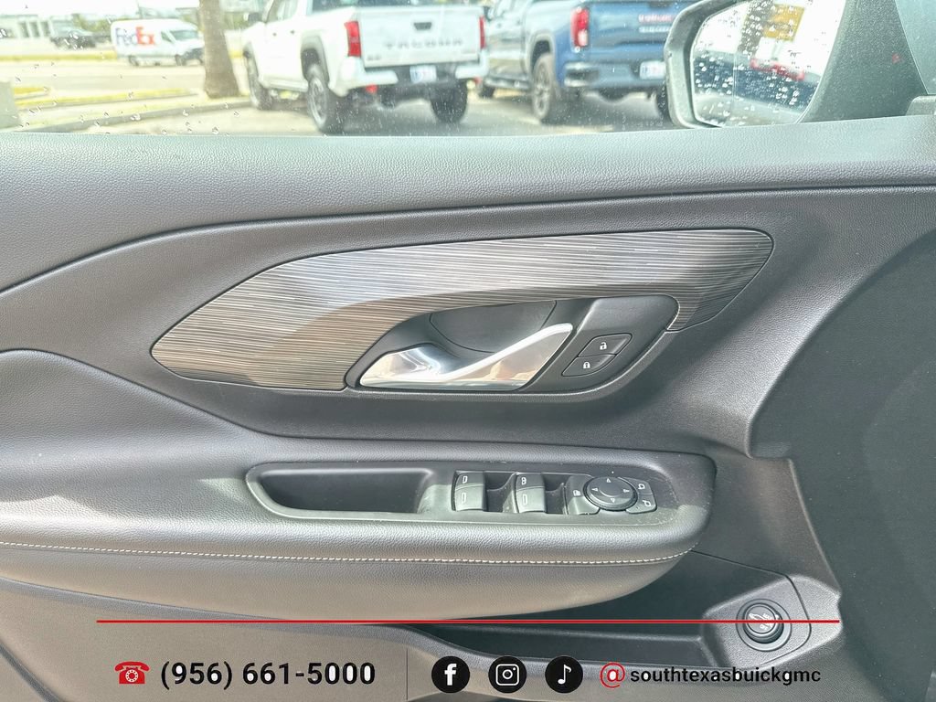 Used 2024 GMC Terrain SLE w/ Driver Convenience Package FWD image 10
