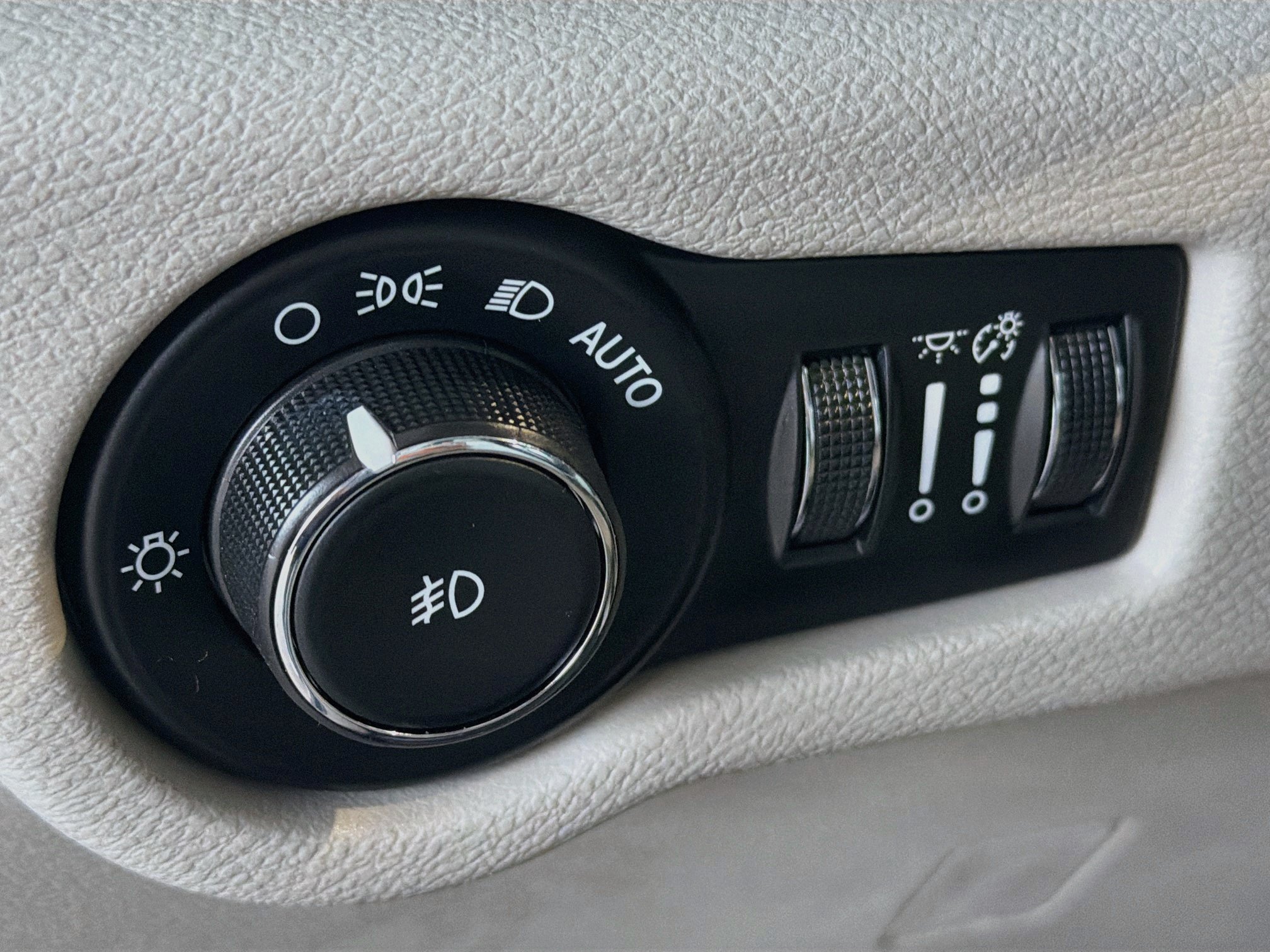 Used 2017 Chrysler Pacifica Touring-L FWD image 16