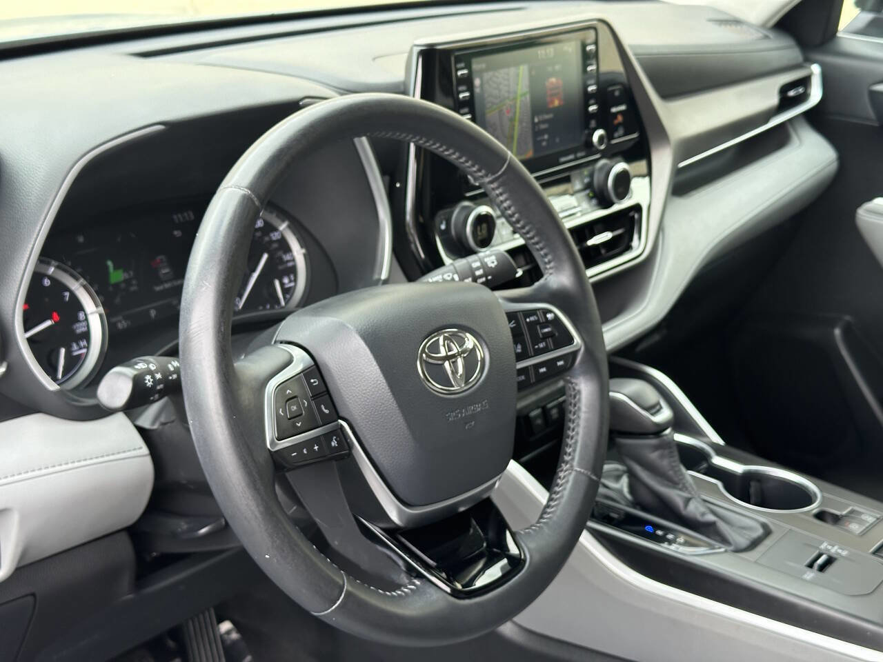 Used 2020 Toyota Highlander XLE FWD image 23