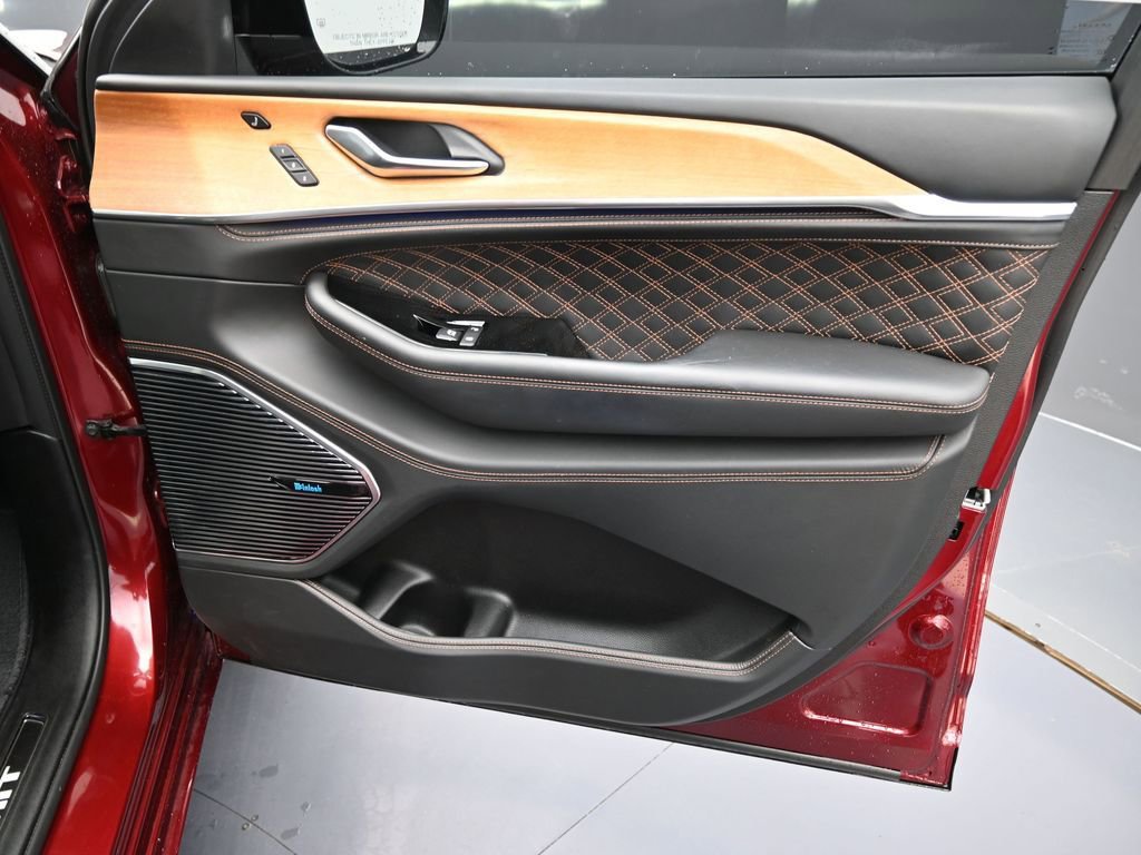 Used 2023 Jeep Grand Cherokee Summit image 26