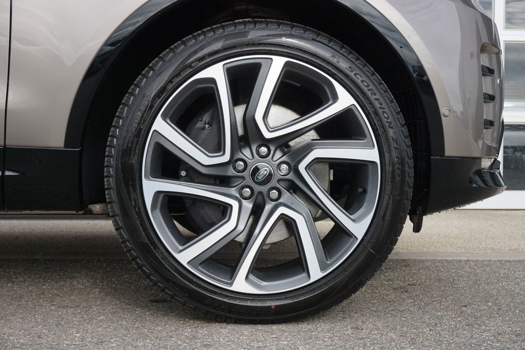 New 2025 Land Rover Discovery Dynamic SE image 35