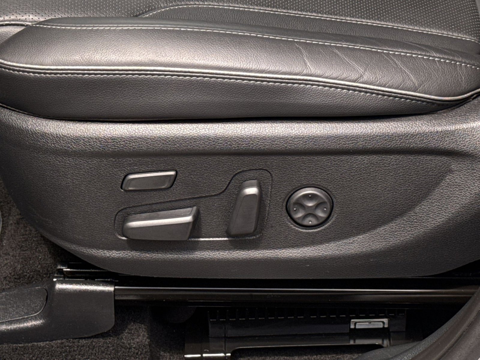 Used 2022 Hyundai Santa Fe Limited AWD/4WD image 14