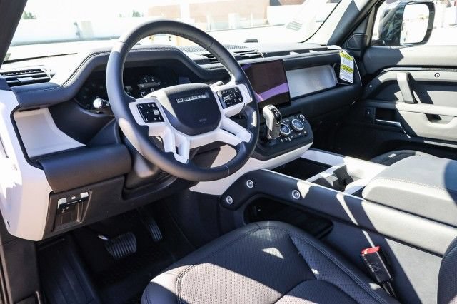 Certified 2025 Land Rover Defender 90 X-Dynamic SE AWD/4WD image 18