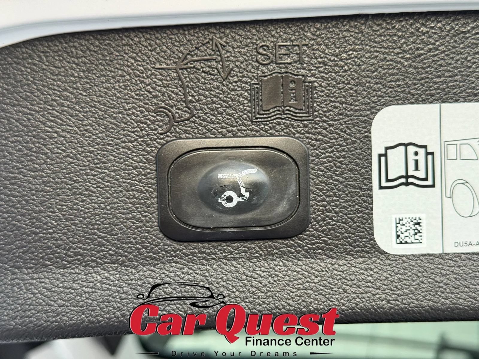 Used 2018 Ford Escape Titanium w/ Ford Safe & Smart Package FWD image 15