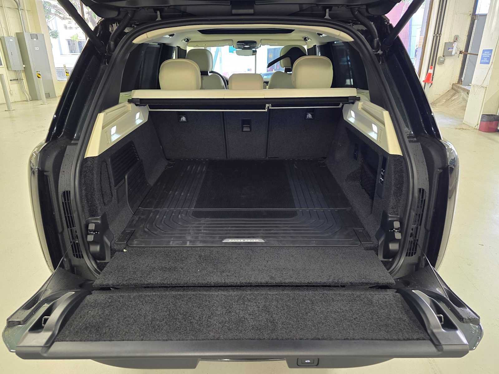 New 2026 Land Rover Range Rover SE AWD/4WD image 13