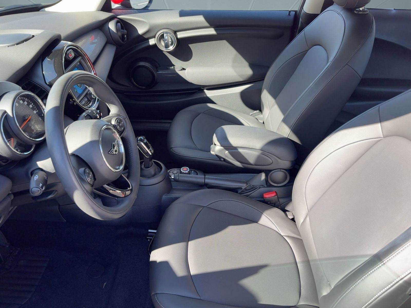 Used 2020 MINI Cooper 2-Door Hardtop w/ Storage Package image 20