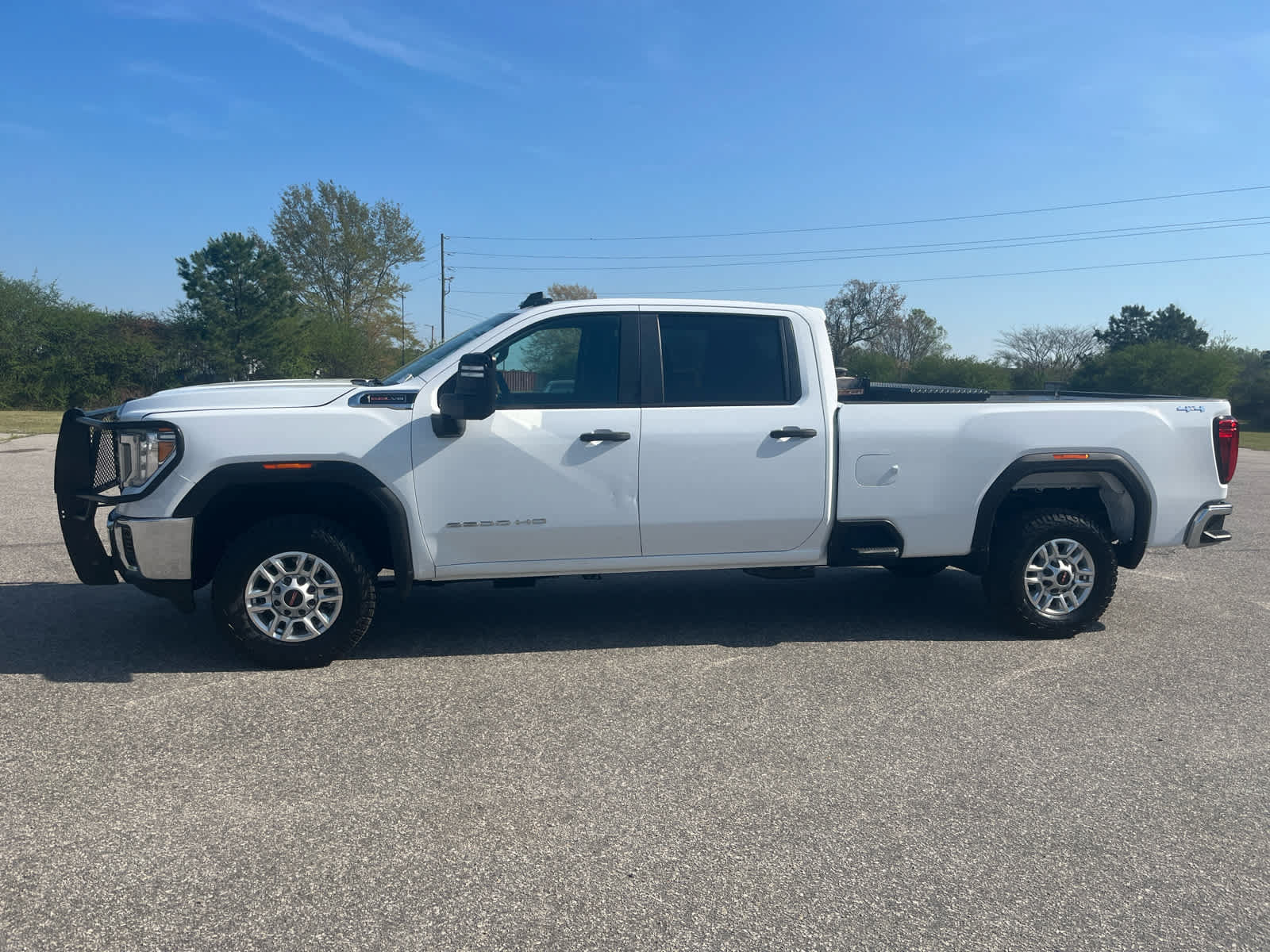 Used 2023 GMC Sierra 2500 Pro w/ Convenience Package AWD/4WD image 2