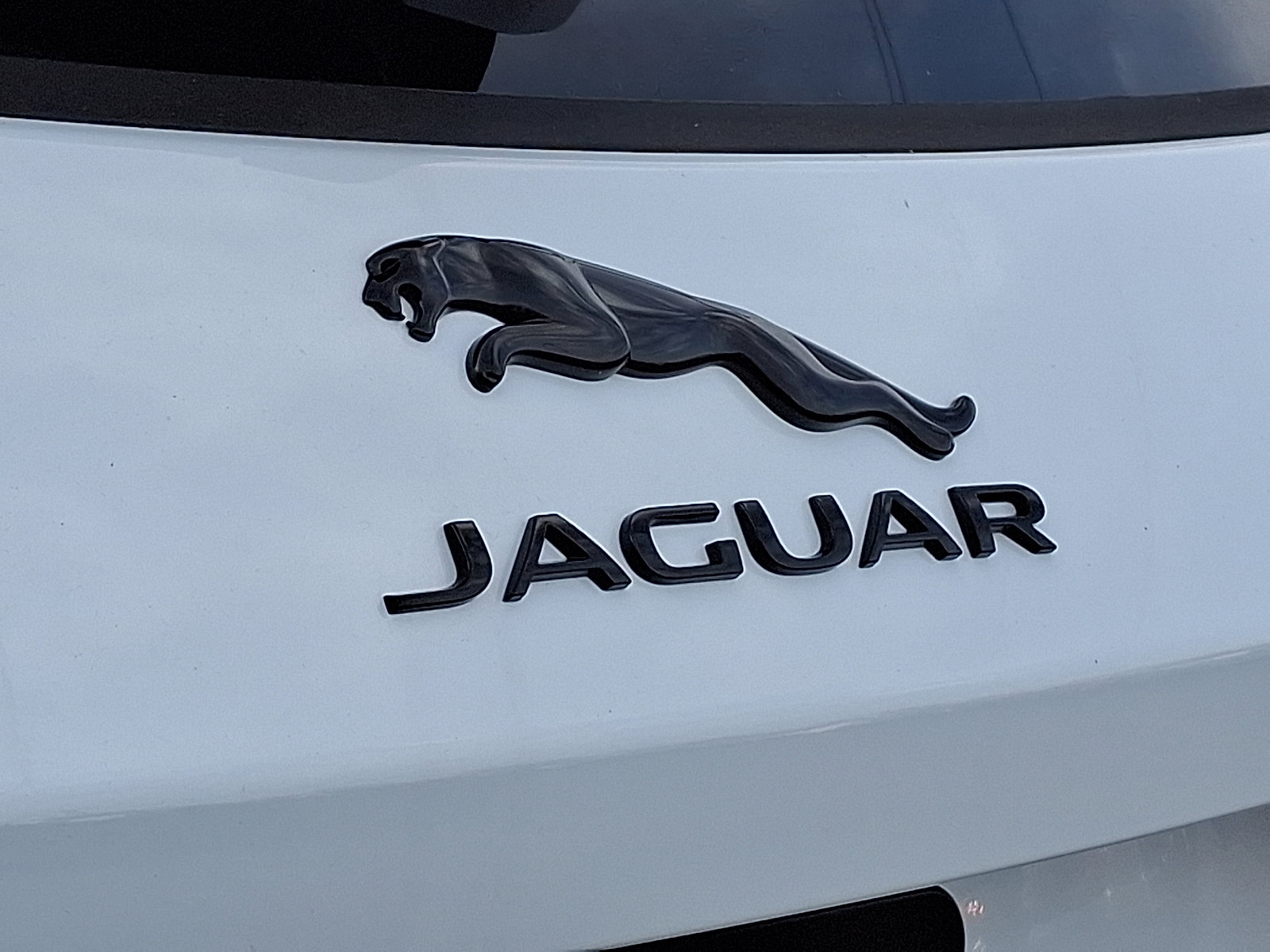 New 2025 Jaguar F-PACE R-Dynamic S image 21