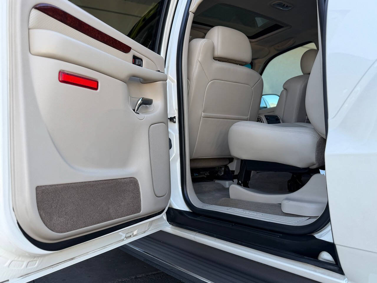 Used 2005 Cadillac Escalade EXT AWD/4WD image 30