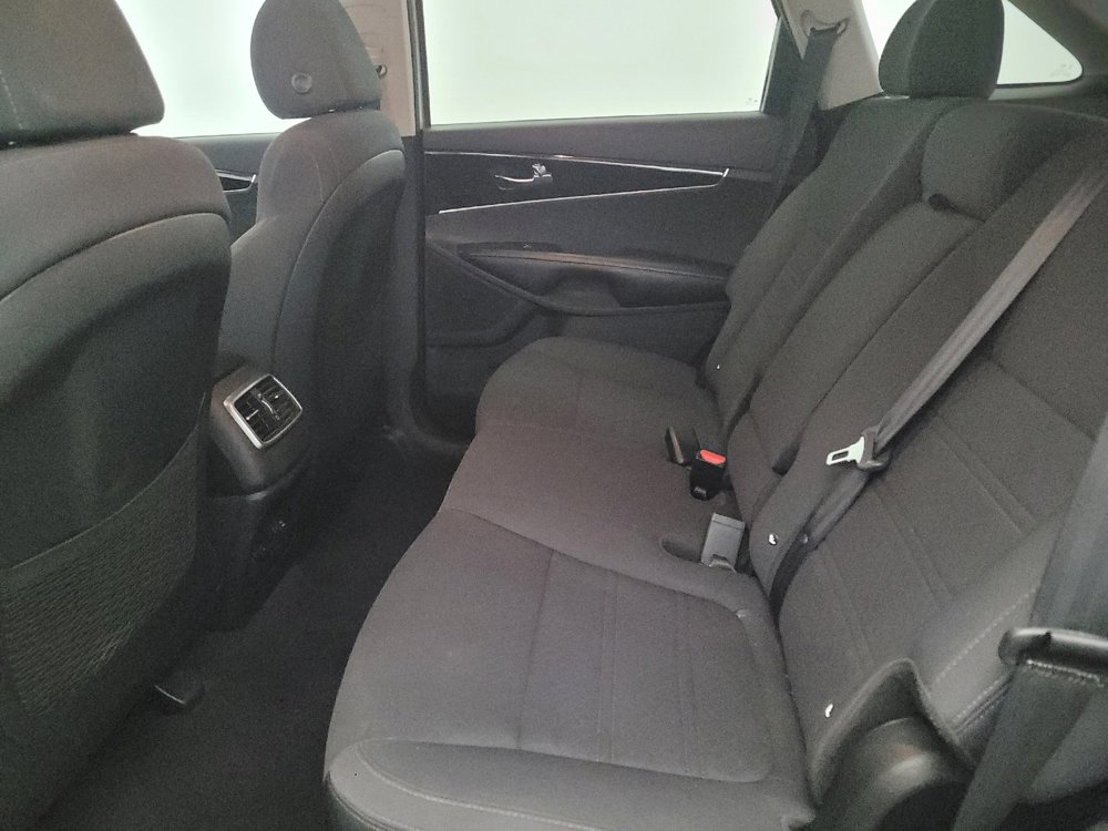 Used 2019 Kia Sorento LX image 18