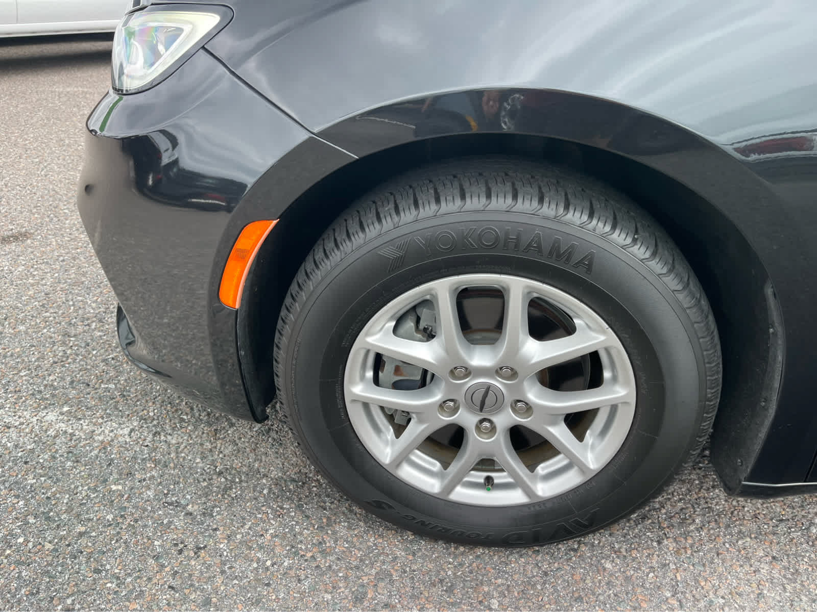 Used 2022 Chrysler Pacifica Touring-L FWD image 9