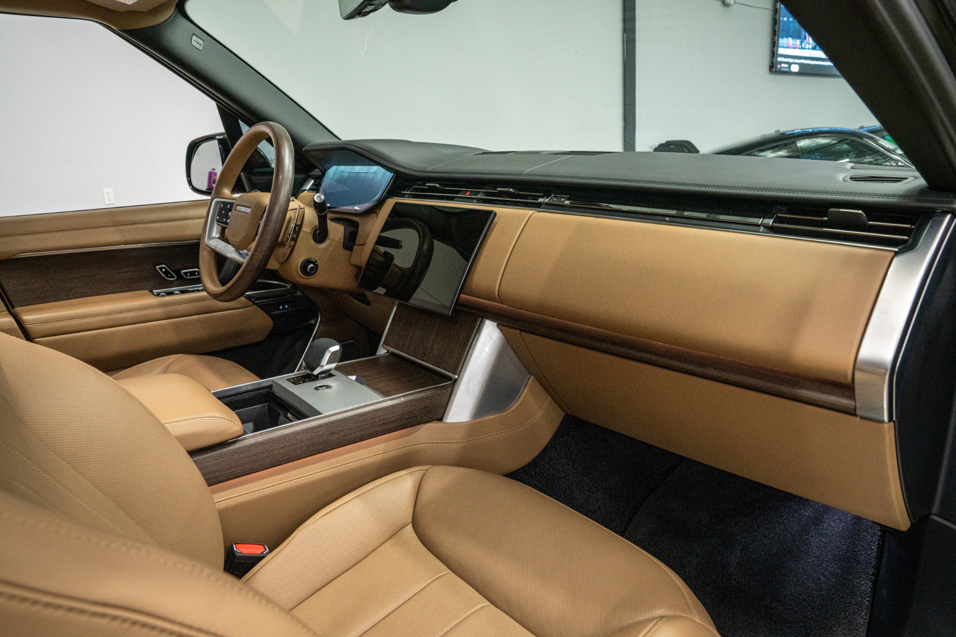 Used 2024 Land Rover Range Rover Autobiography AWD/4WD image 13