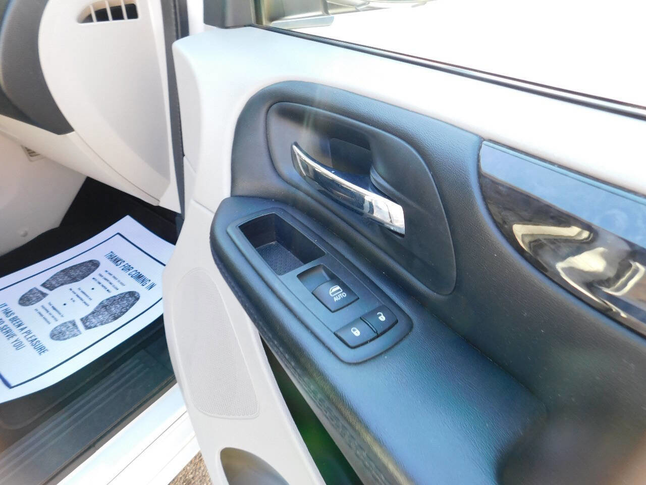 Used 2016 Dodge Grand Caravan SXT image 26