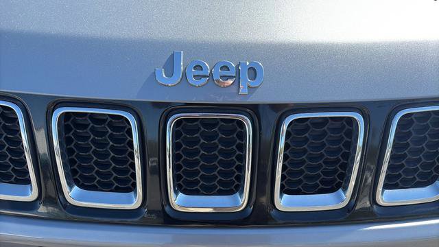 Used 2020 Jeep Compass Latitude w/ Cold Weather Group AWD/4WD image 10