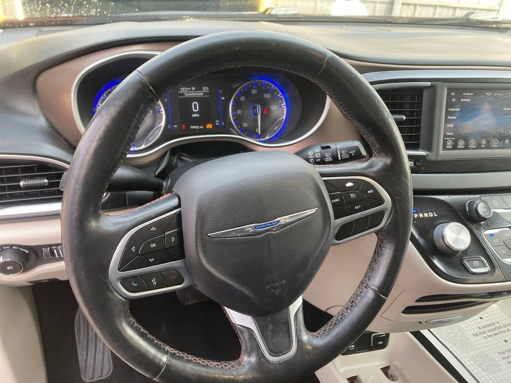 Used 2019 Chrysler Pacifica Touring-L FWD image 18