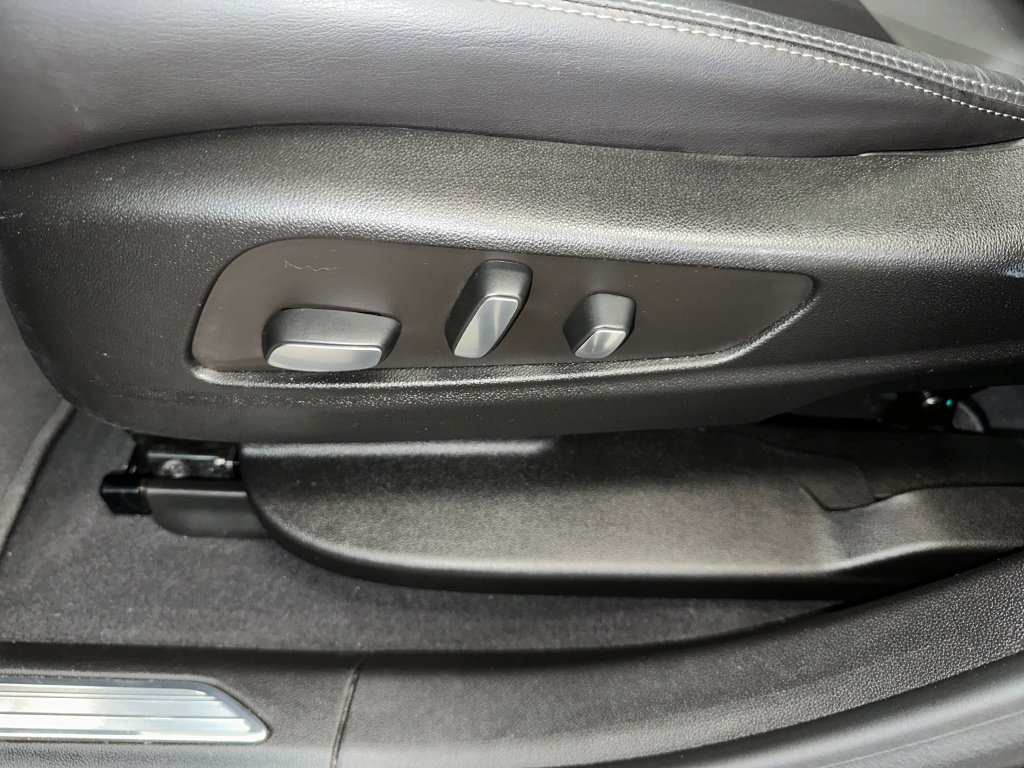 Certified 2022 Cadillac XT5 Premium Luxury w/ Technology Package image 8