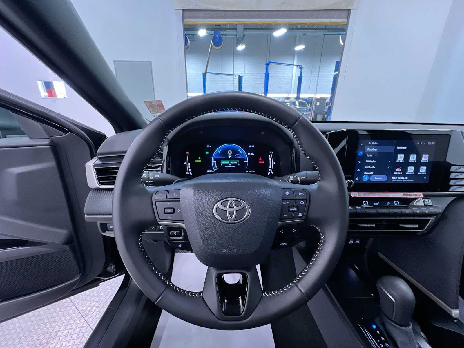Used 2026 Toyota Camry SE FWD image 15