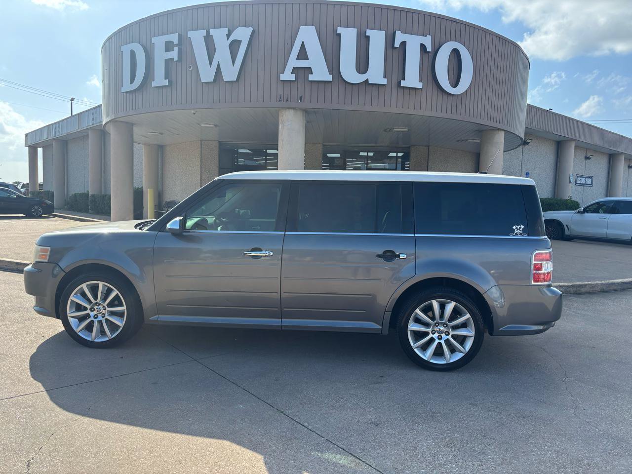 Used 2010 Ford Flex Limited FWD image 1