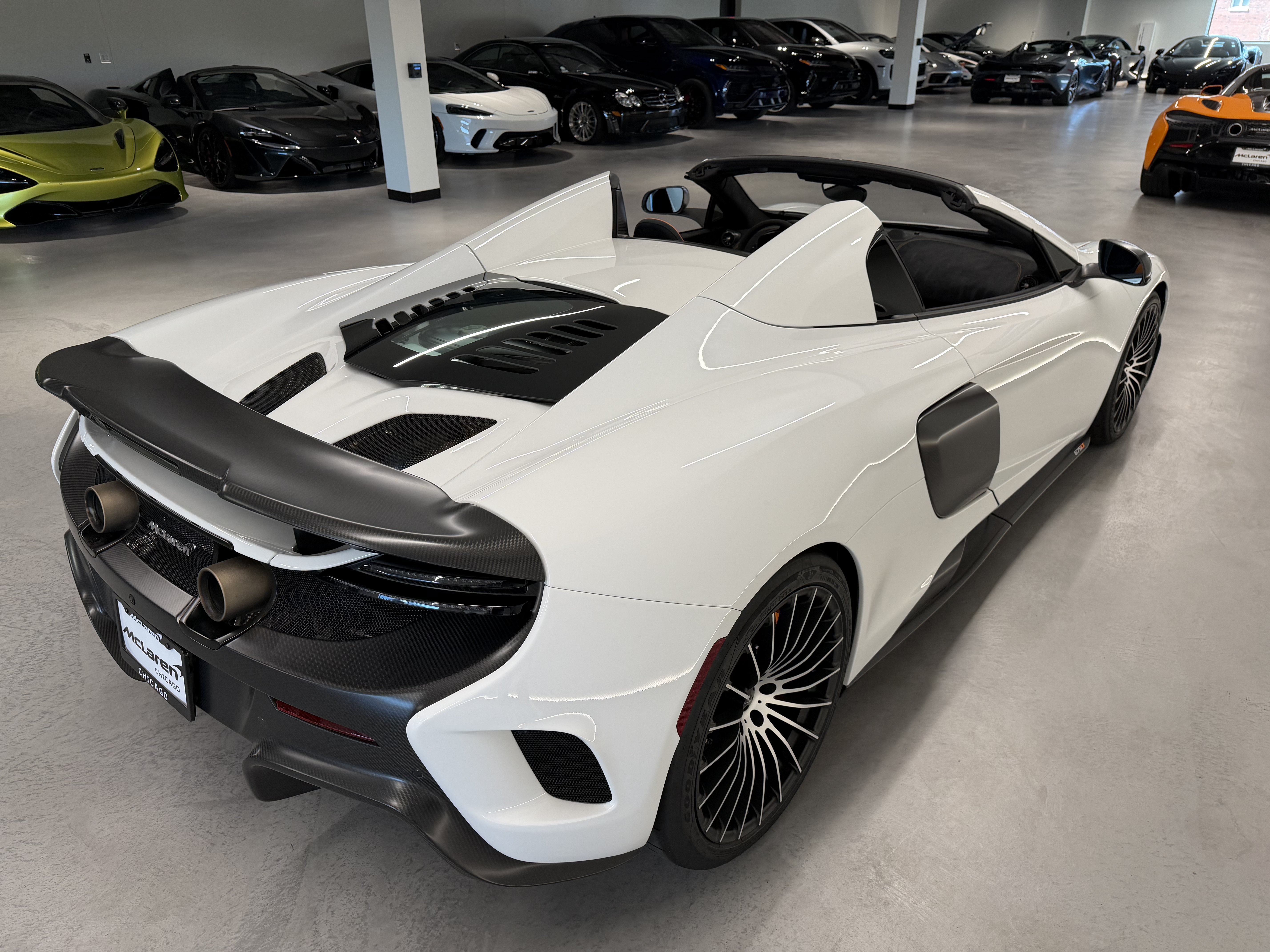 Used 2016 McLaren 675LT Spider RWD image 6