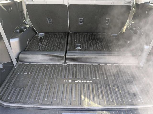 Used 2023 Toyota Highlander XLE image 6