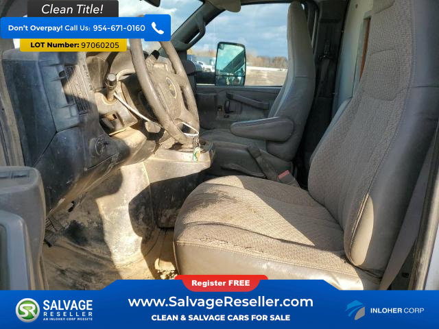 Used 2017 Chevrolet Express 3500 Extended image 9