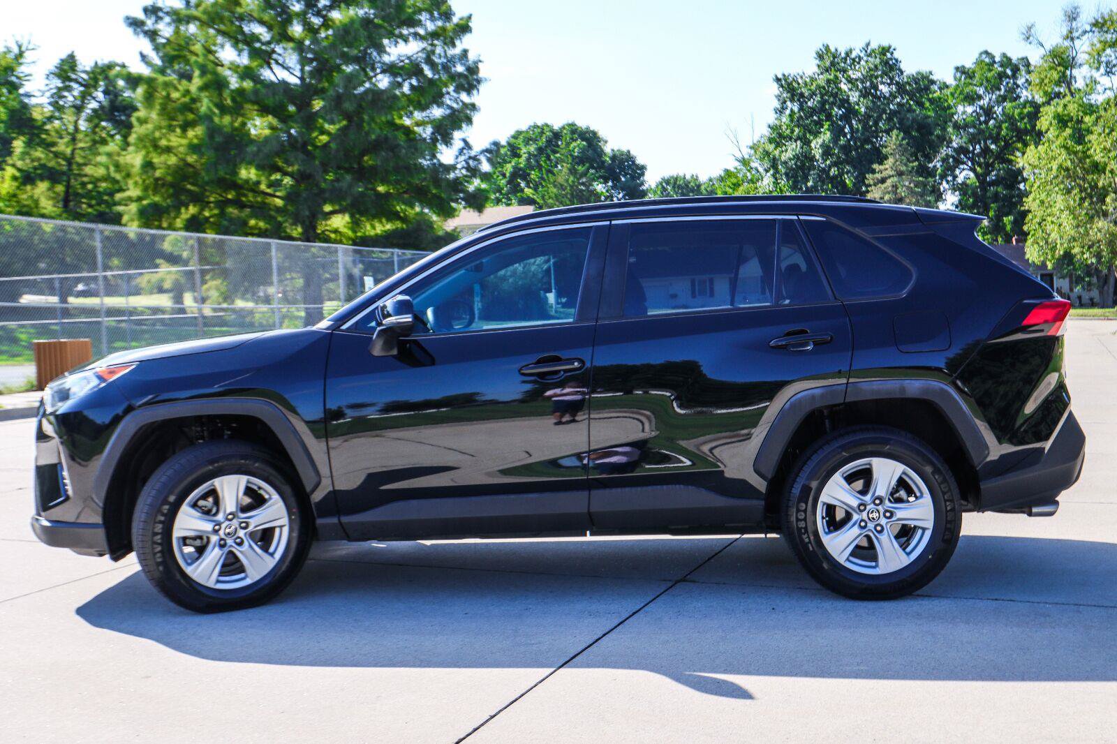 Used 2021 Toyota RAV4 XLE FWD image 4