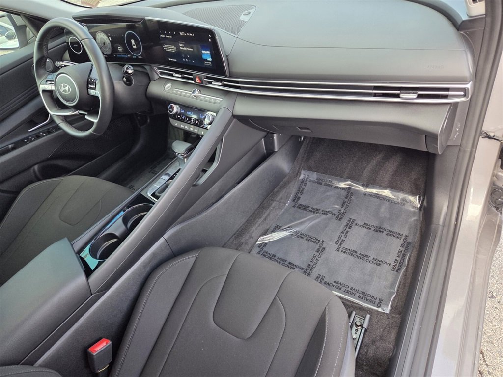 Used 2025 Hyundai Elantra SEL image 16
