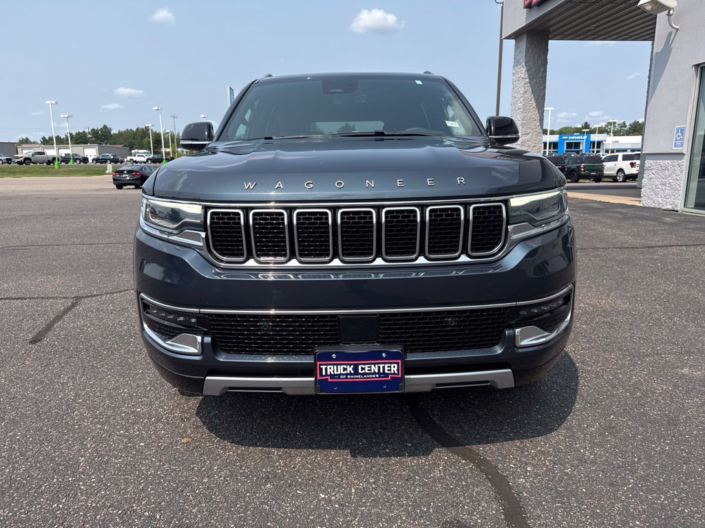 Used 2024 Jeep Wagoneer L Series II w/ Flexible Seating Group AWD/4WD image 12