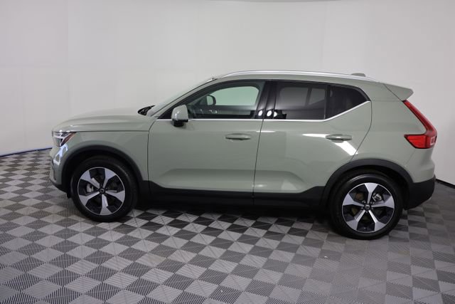 Used 2024 Volvo XC40 B5 Plus image 5