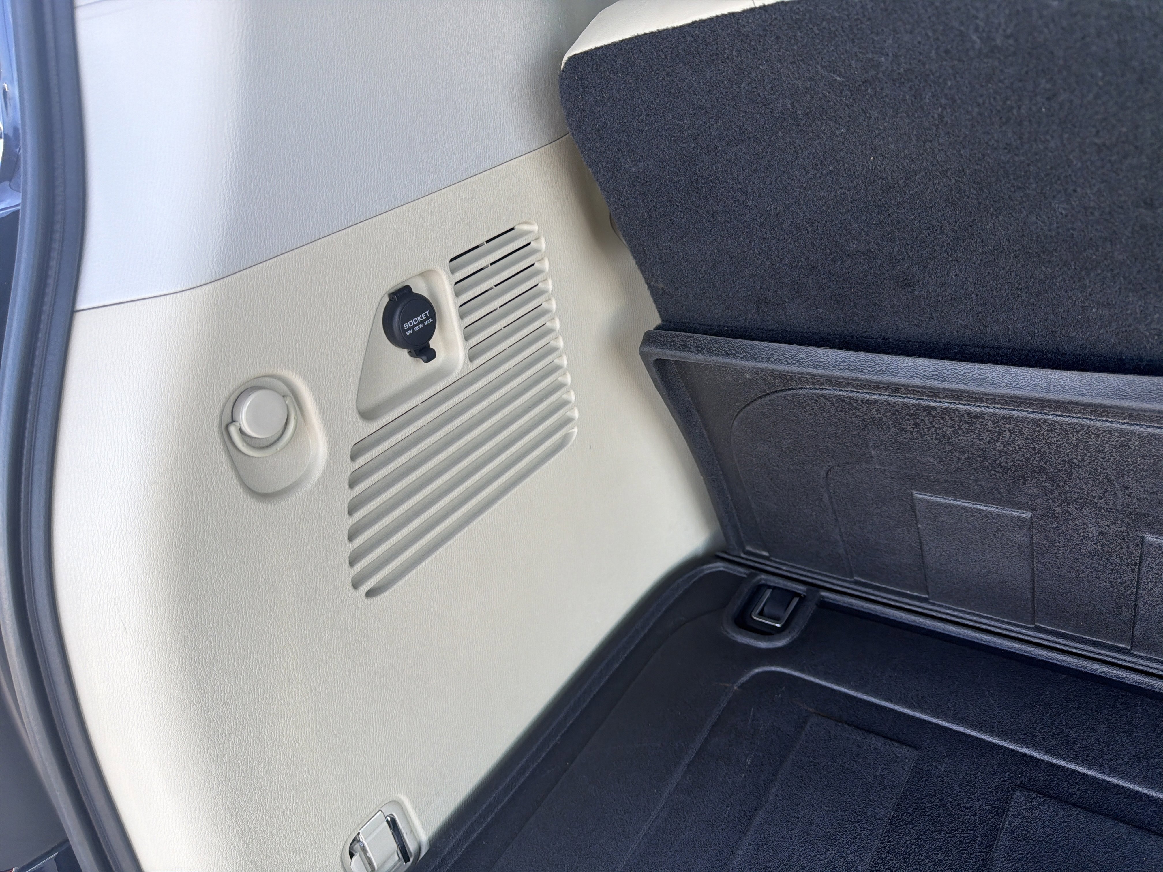 Used 2023 INFINITI QX80 Luxe w/ All-Season Package image 10