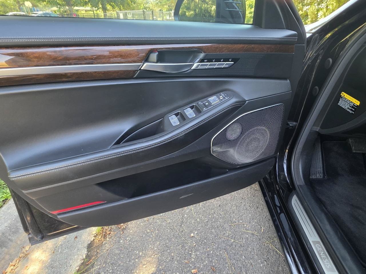 Used 2018 Genesis G90 5.0 Ultimate AWD/4WD image 13