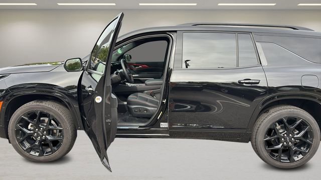 Used 2024 Chevrolet Traverse RS image 12
