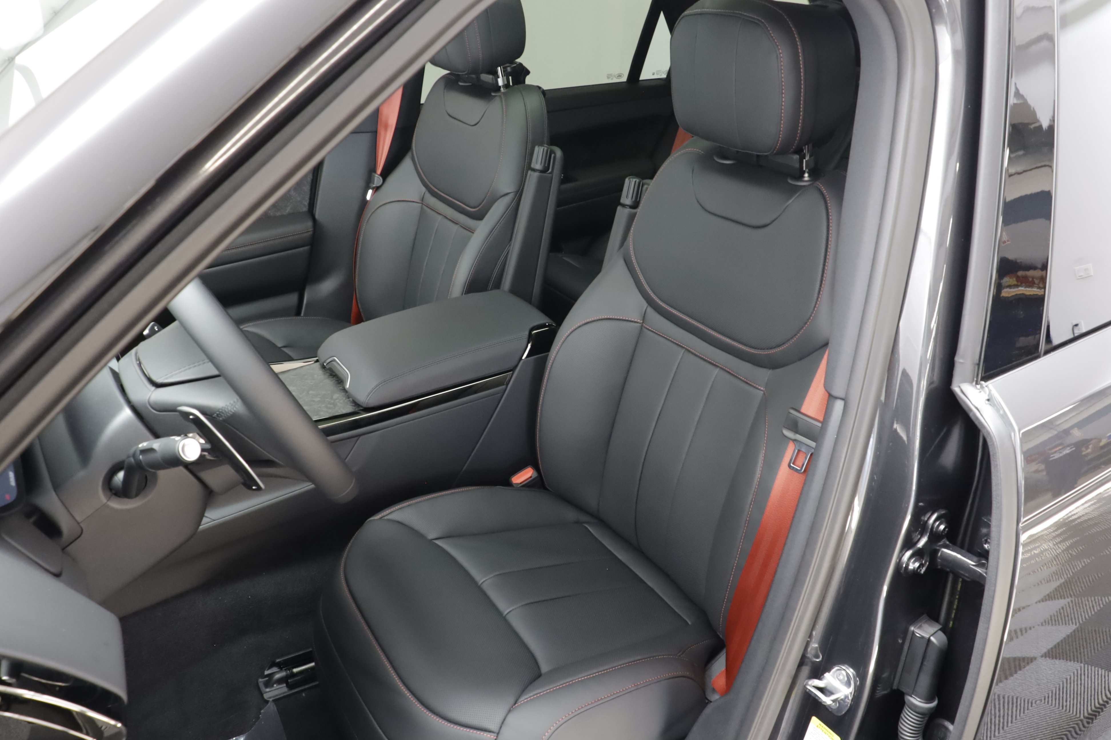 New 2027 Land Rover Range Rover Sport Dynamic SE AWD/4WD image 17