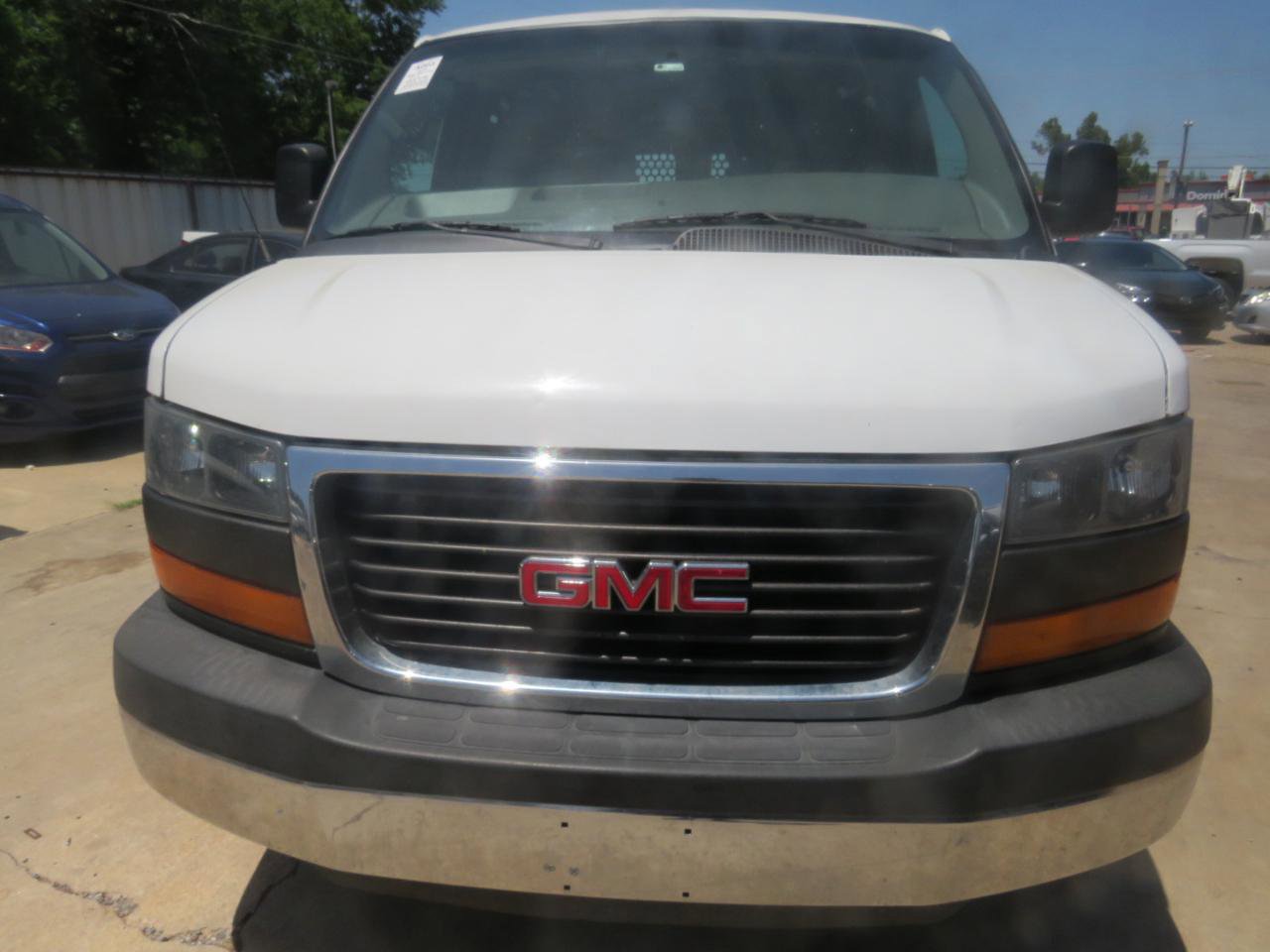 Used 2015 GMC Savana 2500 image 2