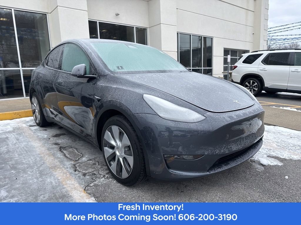 Used 2022 Tesla Model Y Long Range image 3