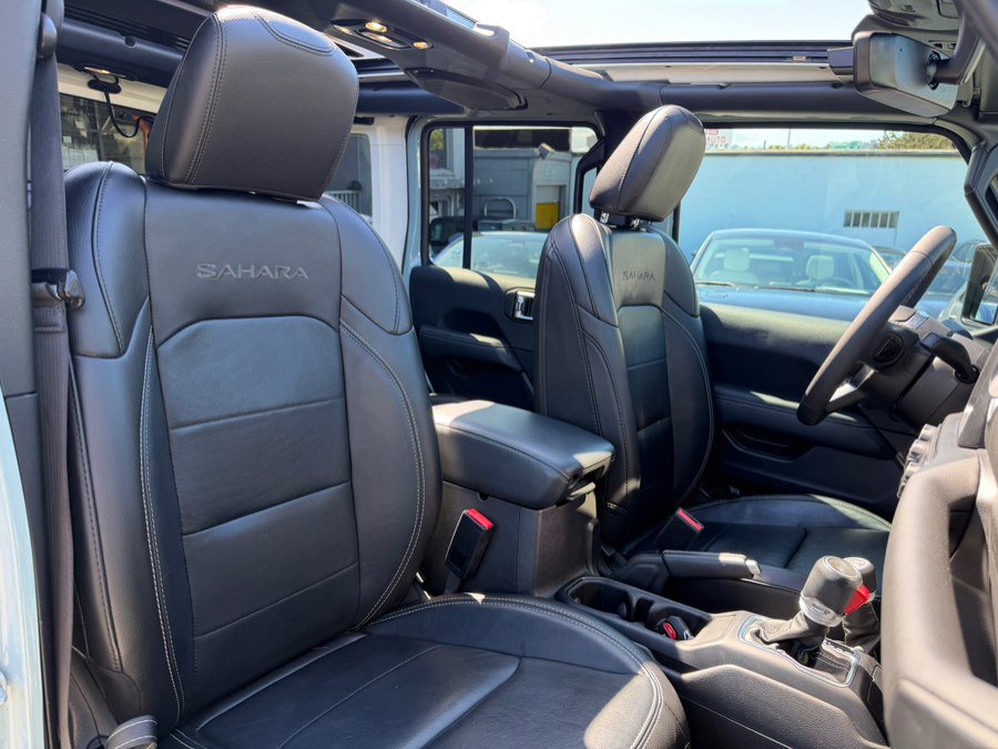 Used 2023 Jeep Wrangler Sahara AWD/4WD image 34