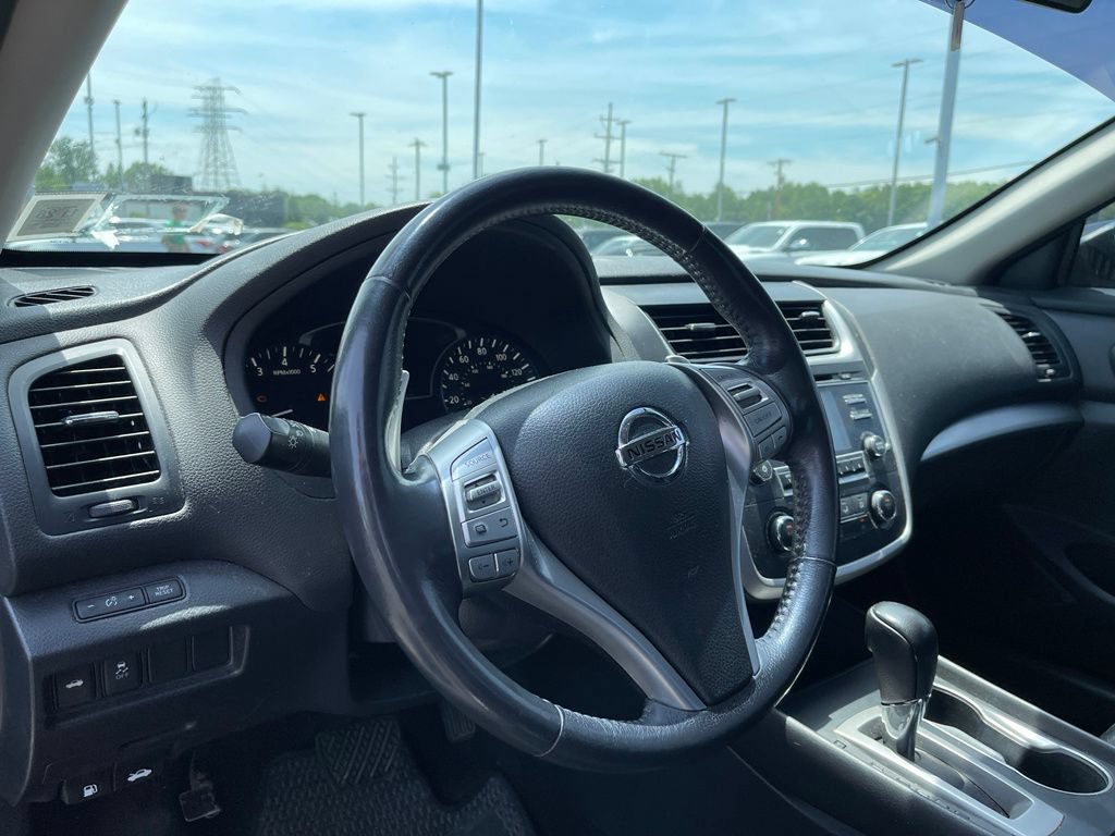 Used 2017 Nissan Altima 2.5 SR FWD image 12